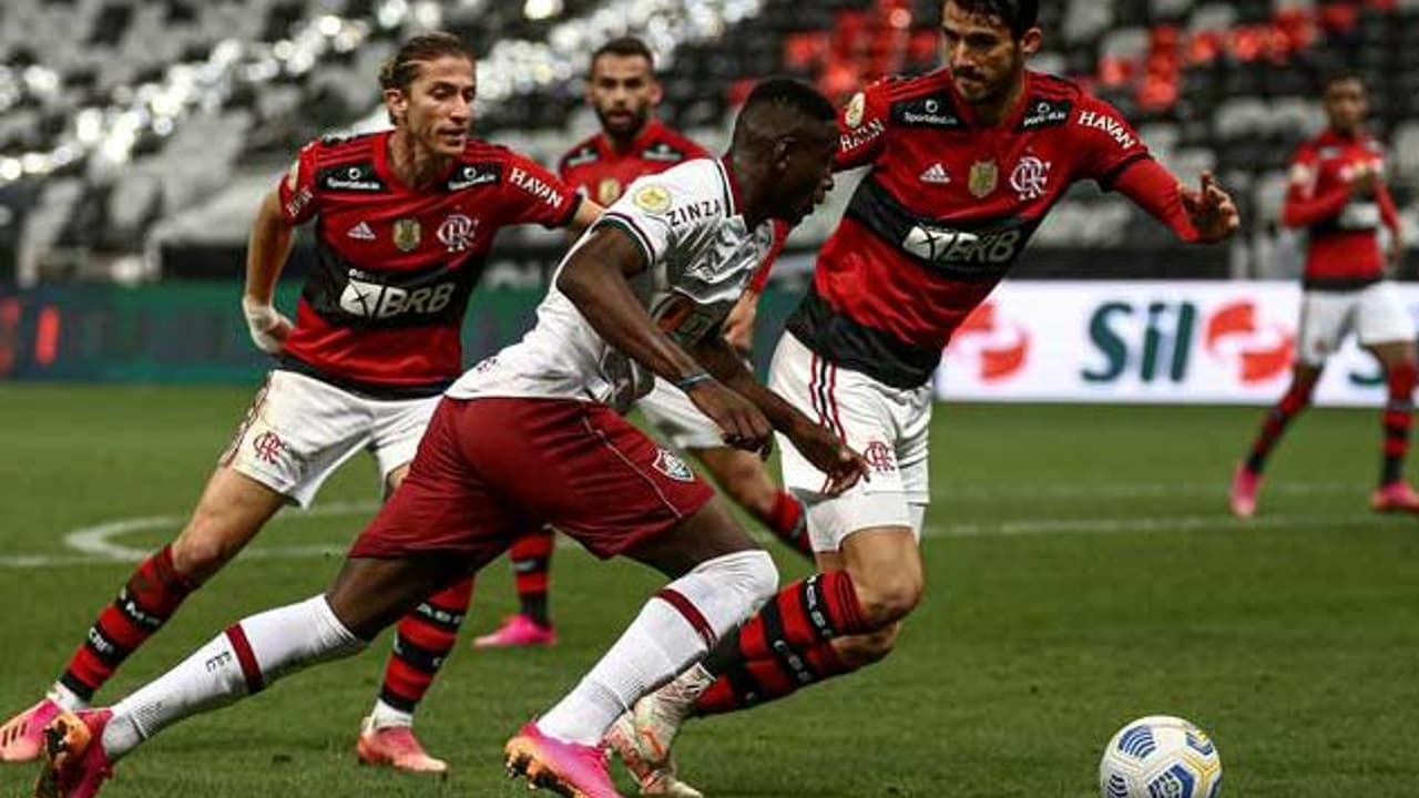 Luiz Henrique volta ao Brasil e faz Fla-Flu fora de campo: ‘Primeira linha é o Fluminense’