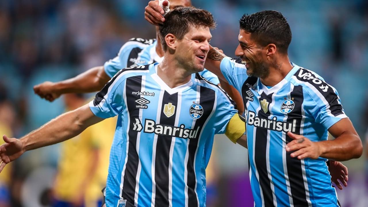 Grêmio destrói o Novo Hamburgo e garante a liderança do Campeonato Gaúcha