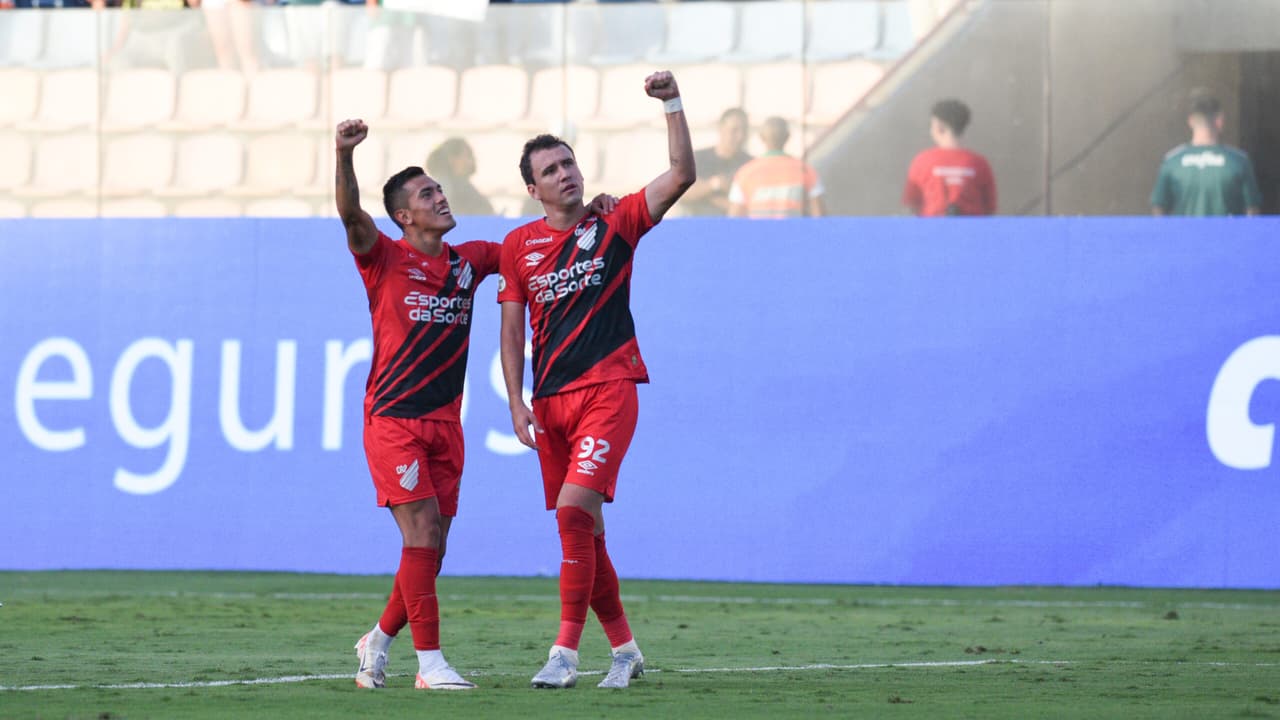 Com atuação de Pablo, Athletico-PR vence o Palmeiras e assume a liderança do Brasileirão