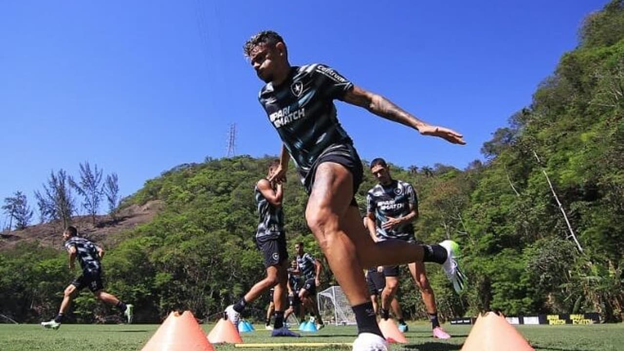 Na tentativa de voltar a vencer, Botafogo busca fazer algo inédito contra o Corinthians