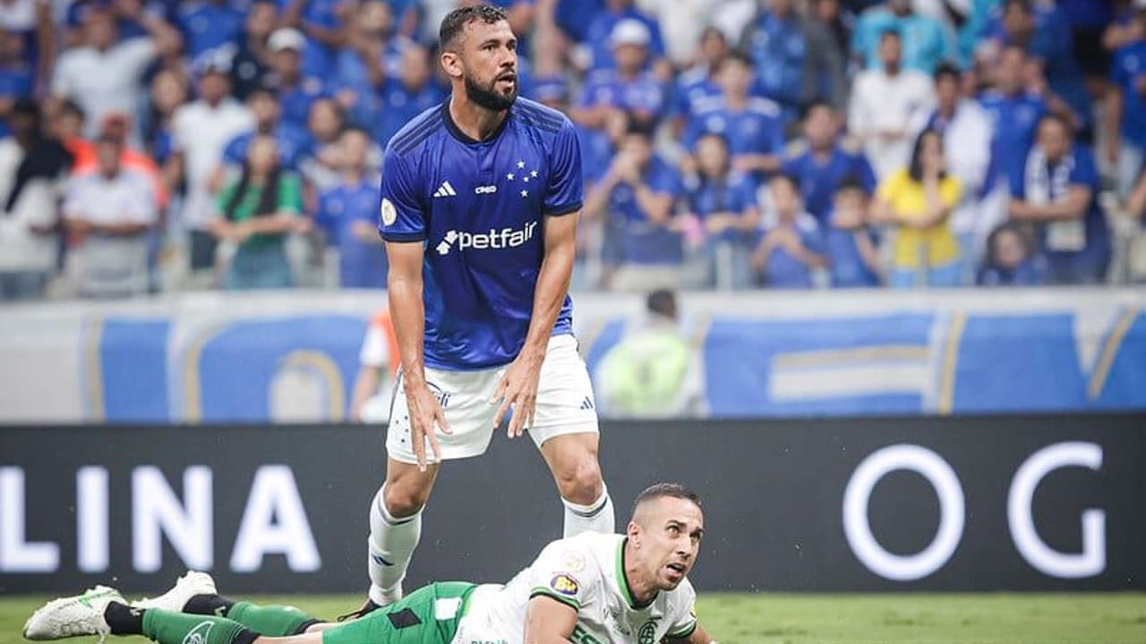 Cruzeiro é vilão do brasileirão;   Veja esta página