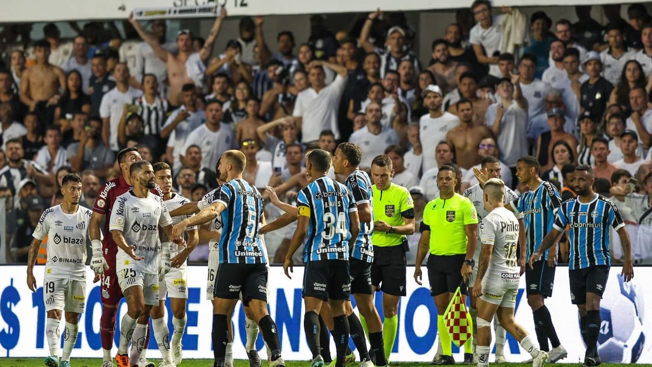 Lágrimas pesadas!   O Santos está suspenso para o jogo contra o Grêmio.   O clube deveria recorrer