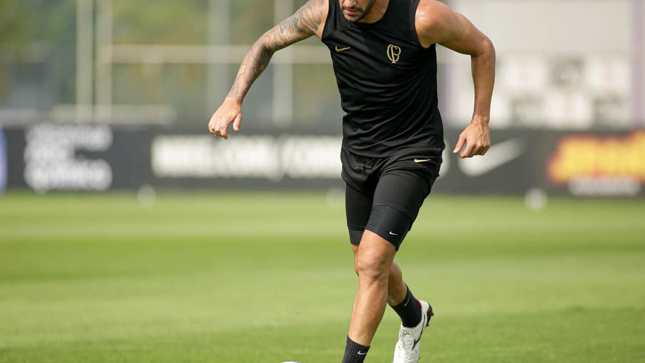 Renato Augusto faz exames e inicia tratamento no Corinthians para se recuperar de problema no joelho