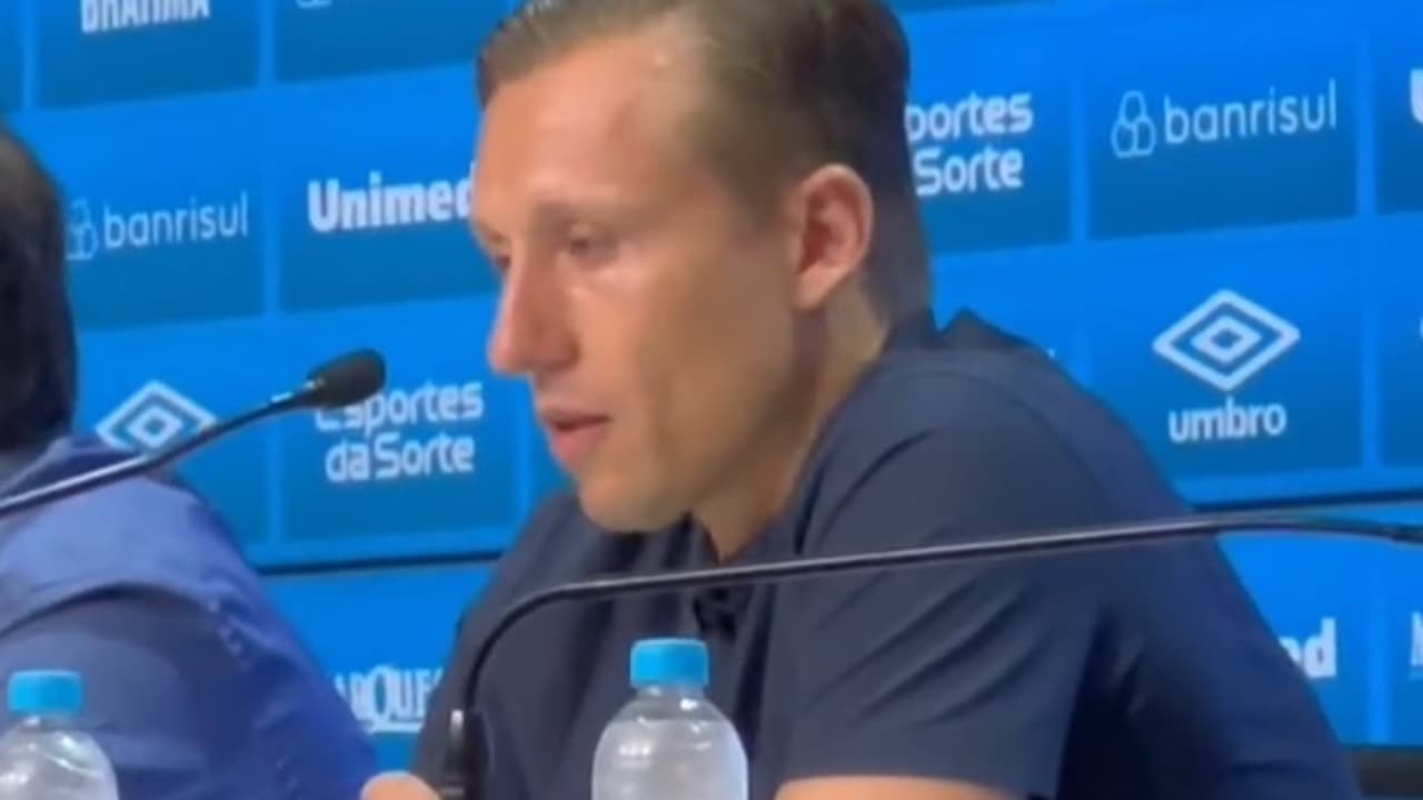 Por problema cardíaco, Lucas Leiva anuncia aposentadoria do futebol