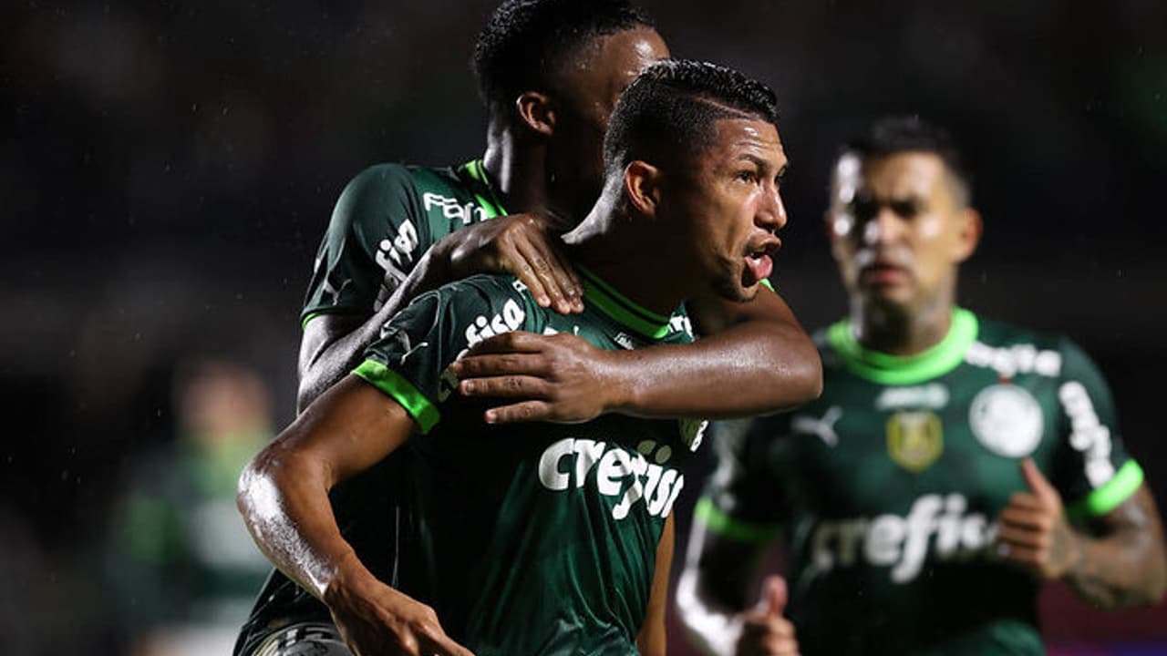 Palmeiras enfrenta o Santos para bater recorde e manter tabu no clássico.