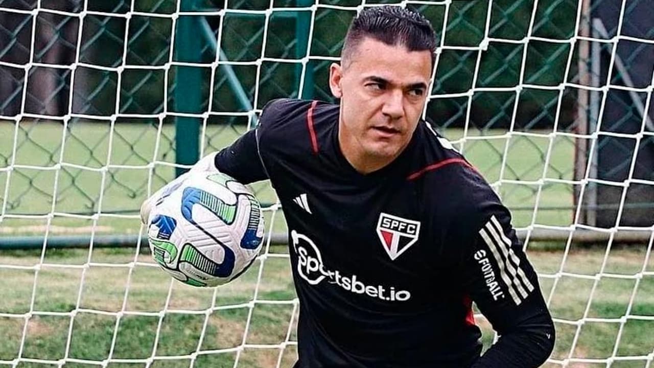 Felipe Alves pediu desculpas em reunião a portas fechadas com Dorival e parte do elenco são-paulino: o goleiro pode ser reintegrado