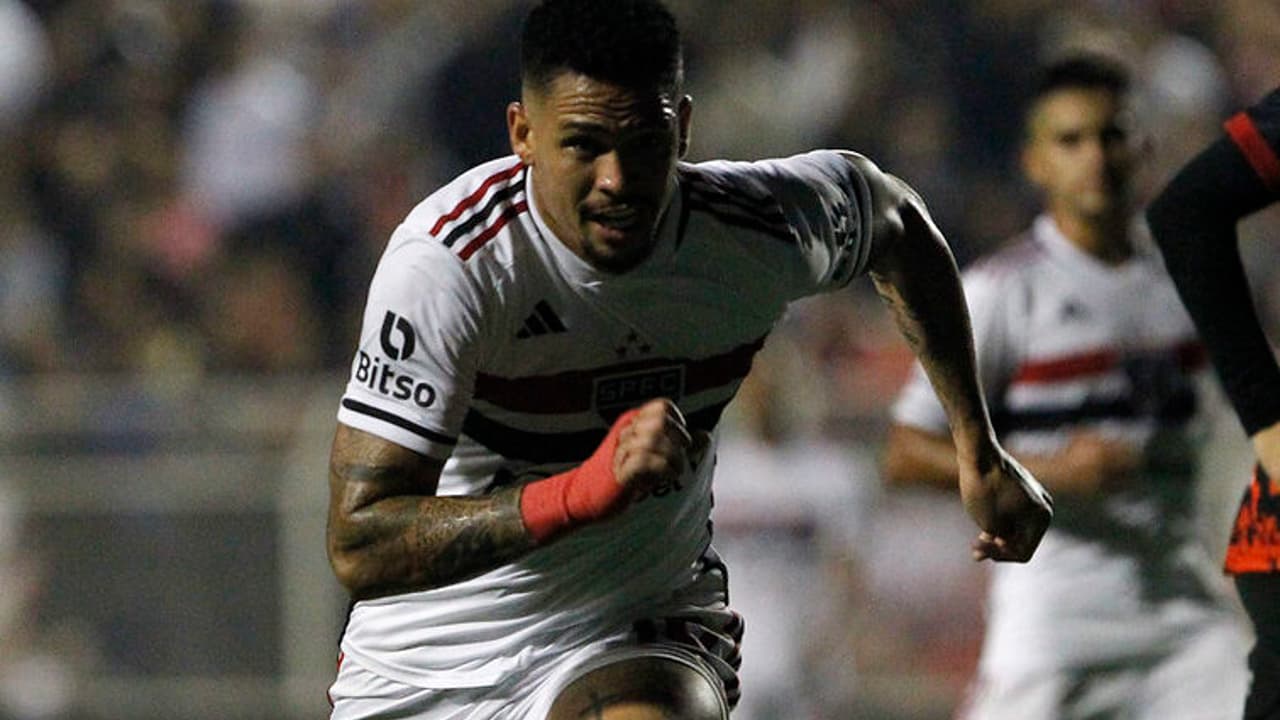 Luciano, do São Paulo, está recebendo pesquisas da equipe de Cristiano Ronaldo e da seleção mexicana.