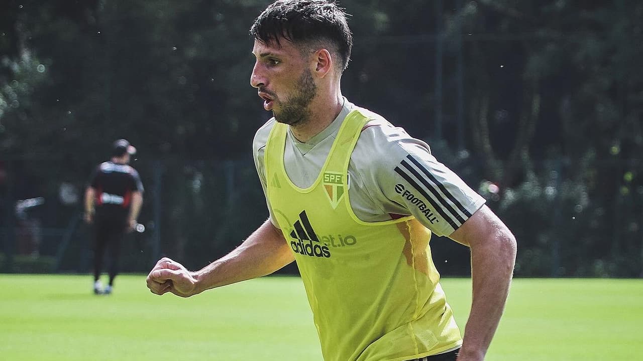 Calleri e Luciano entram em campo no treino do São Paulo, mas defesa é preocupação