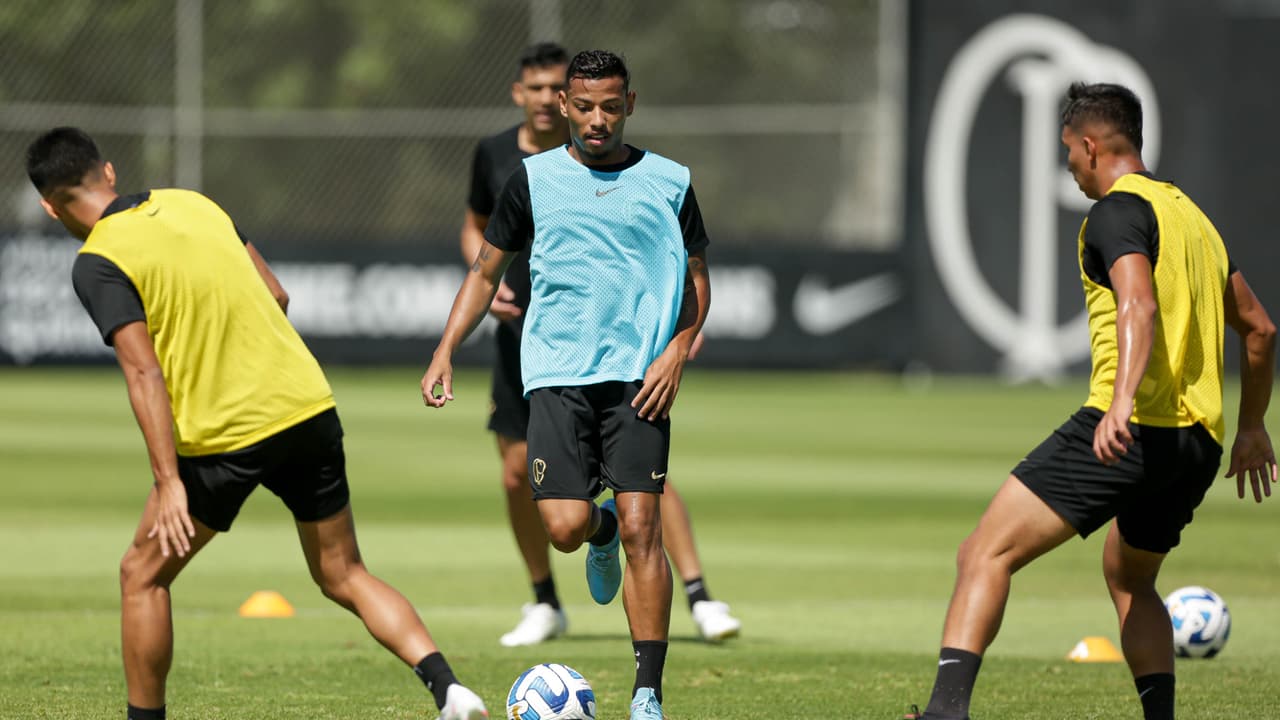 Na fase final de sua reabilitação, o meio-campista poderá voltar a jogar pelo Corinthians, que estuda um novo empréstimo.