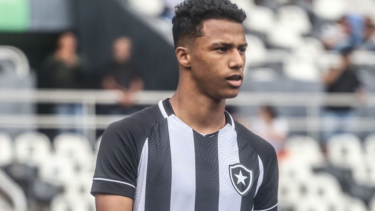 Botafogo promete gol do meio-campo no jogo Sub-17