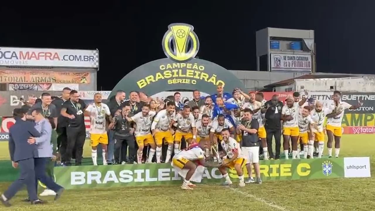 Um gol anterior do Botafogo fez com que o Amazonas vencesse o Brusque e se sagrasse campeão brasileiro da Série C