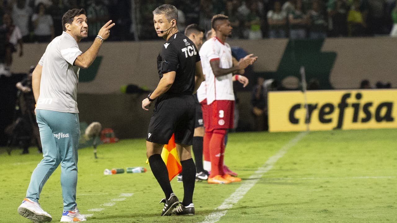 Abel Ferreira contesta arbitragem Palmeiras x Internacional e critica Arena Barueri