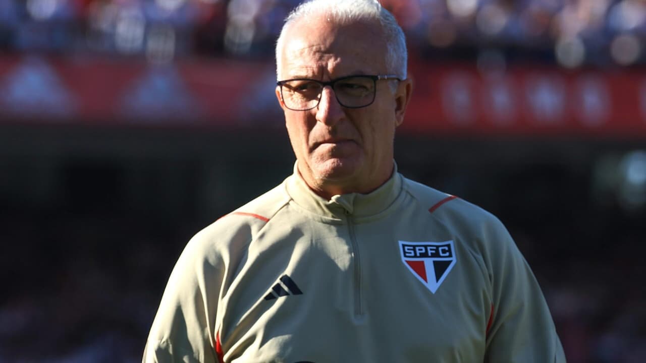 Dorival admite preocupação após derrota são-paulina, mas prega “calma” em momento crucial da temporada