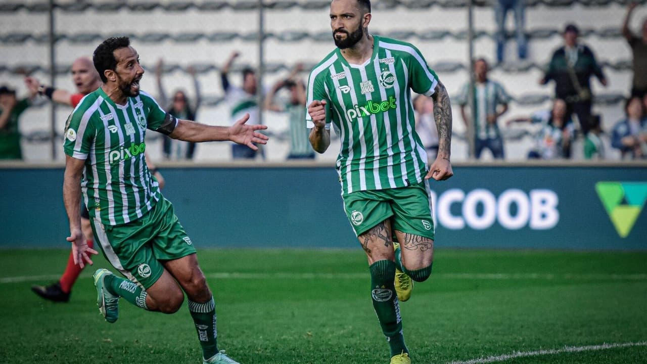 No Juventude, Rodrigo Rodrigues comemora reencontro com a torcida.