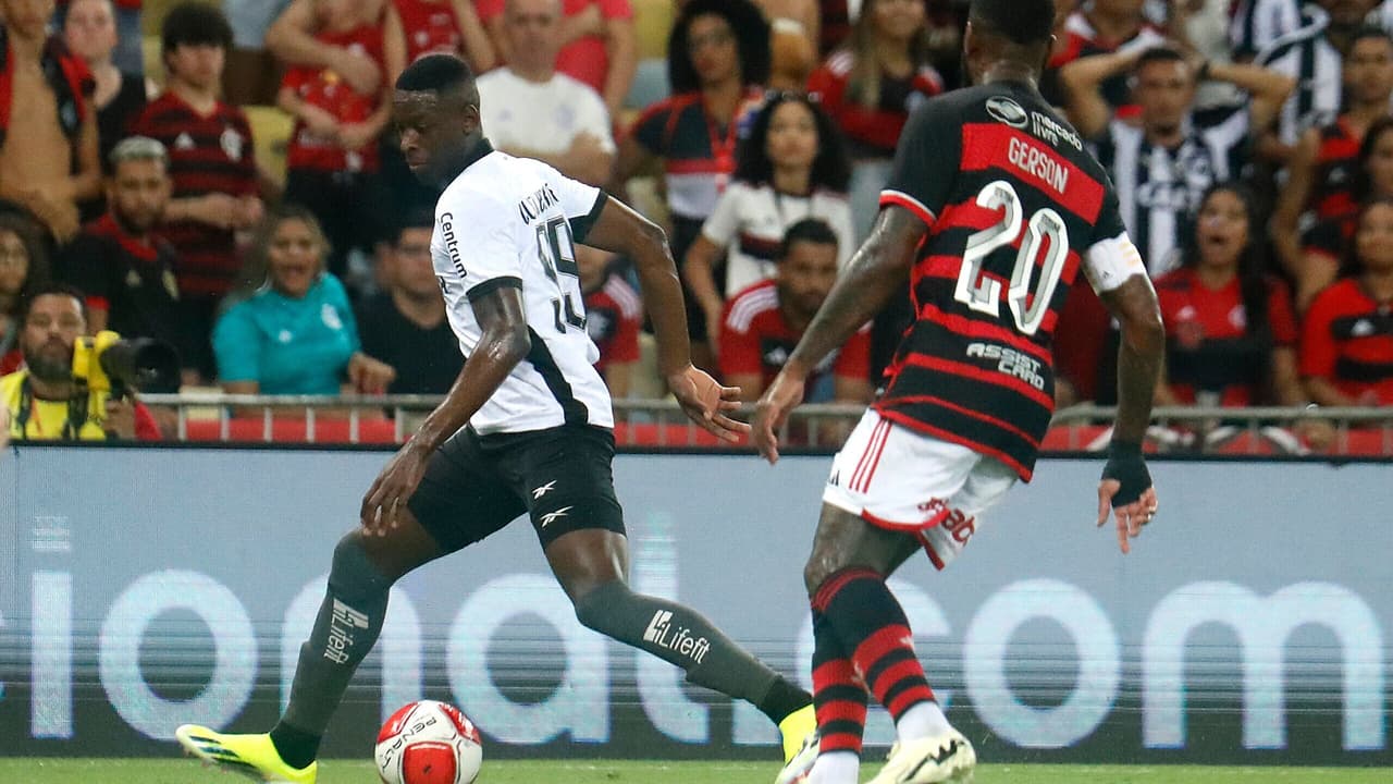 Léo Pereira decide e Flamengo vence o Botafogo no clássico do Campeonato Carioca