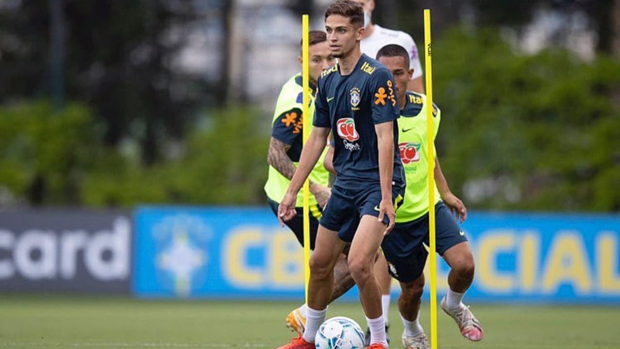 Tendo atuado pela Seleção, Danilo Mendes busca se firmar no futebol