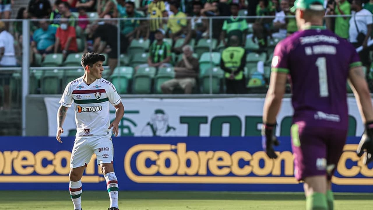 Cano se tornou o segundo artilheiro do século Fluminense ao lado de Magno Alves