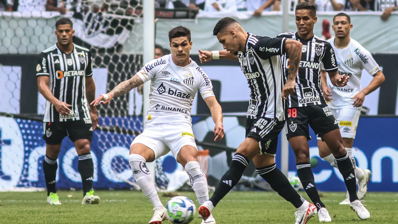 VÍDEO: Melhores momentos da vitória do Atlético Mineiro sobre o Santos no Brasileirão