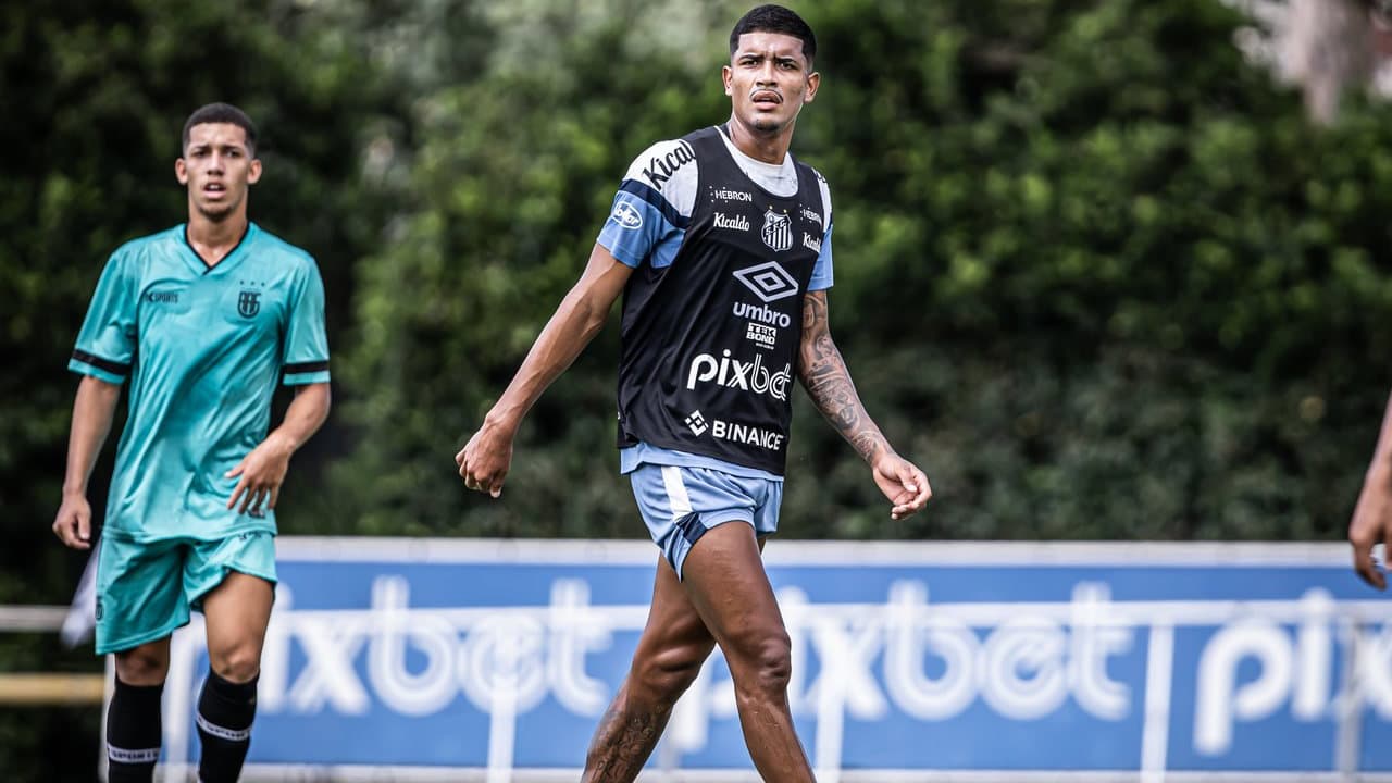 Em reviravolta, o Santos venceu o Flamengo-SP em jogo-treino do CT Rei Pelé.