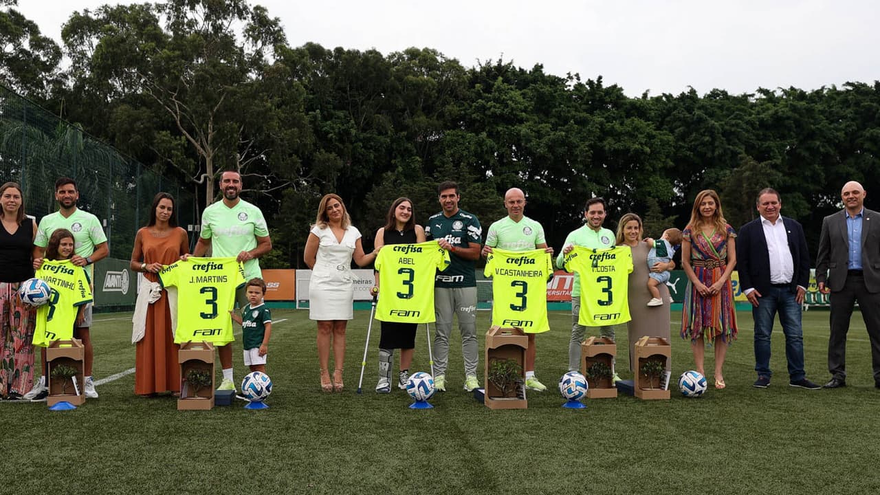 Palmeiras presta homenagem a Abel Ferreira e à comissão durante seus três anos no clube