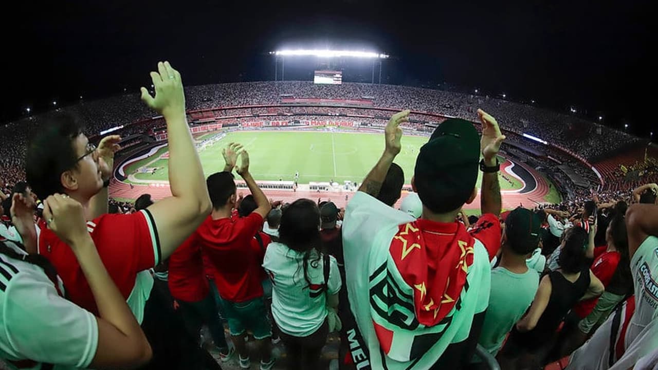 A torcida lidera, mas... O São Paulo venceu apenas um dos últimos quatro jogos com mais de 50 mil no Morumbi