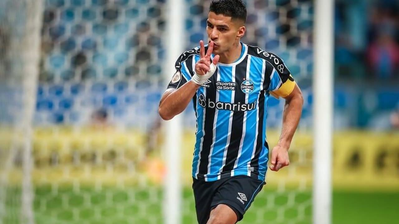 Suarez assinou contrato com o Grêmio e aguarda o fim da carreira