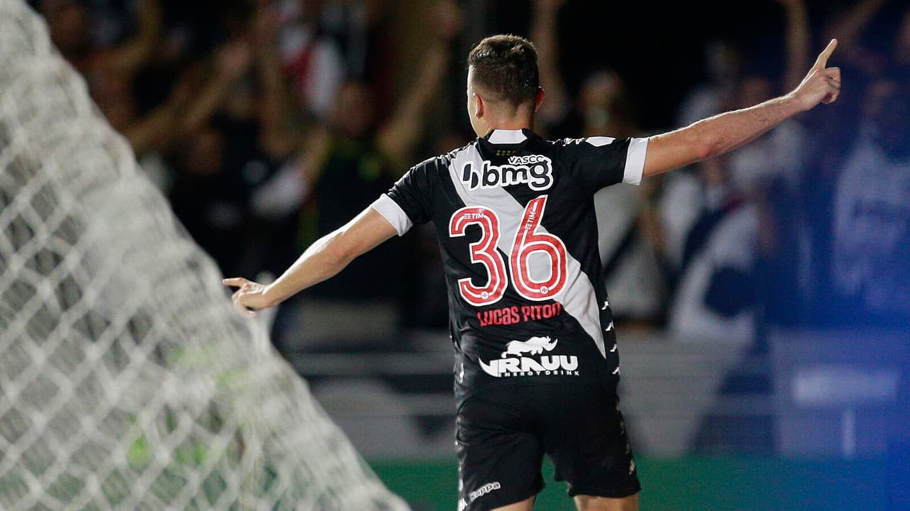 VÍDEO: Lucas Piton comemora estreia pelo São Januário e primeiro gol pelo Vasco