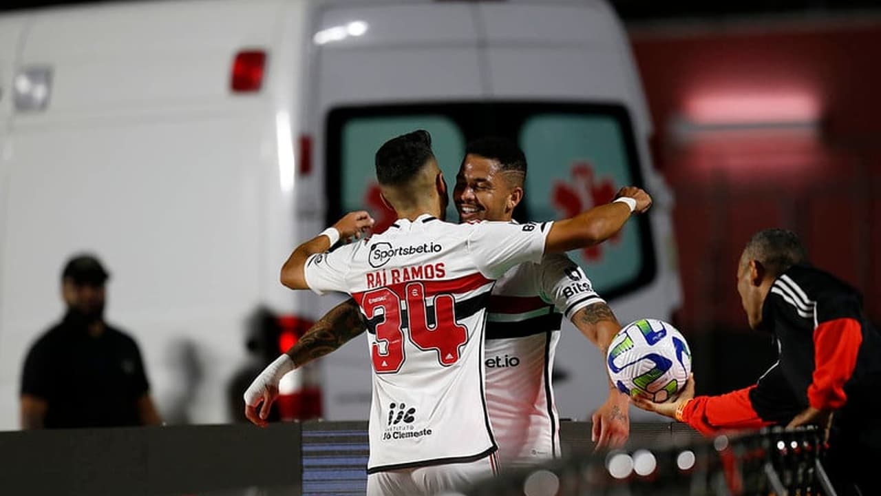 VÍDEO: Raí Ramos fala em São Paulo e explica trabalho de Dorival Júnior