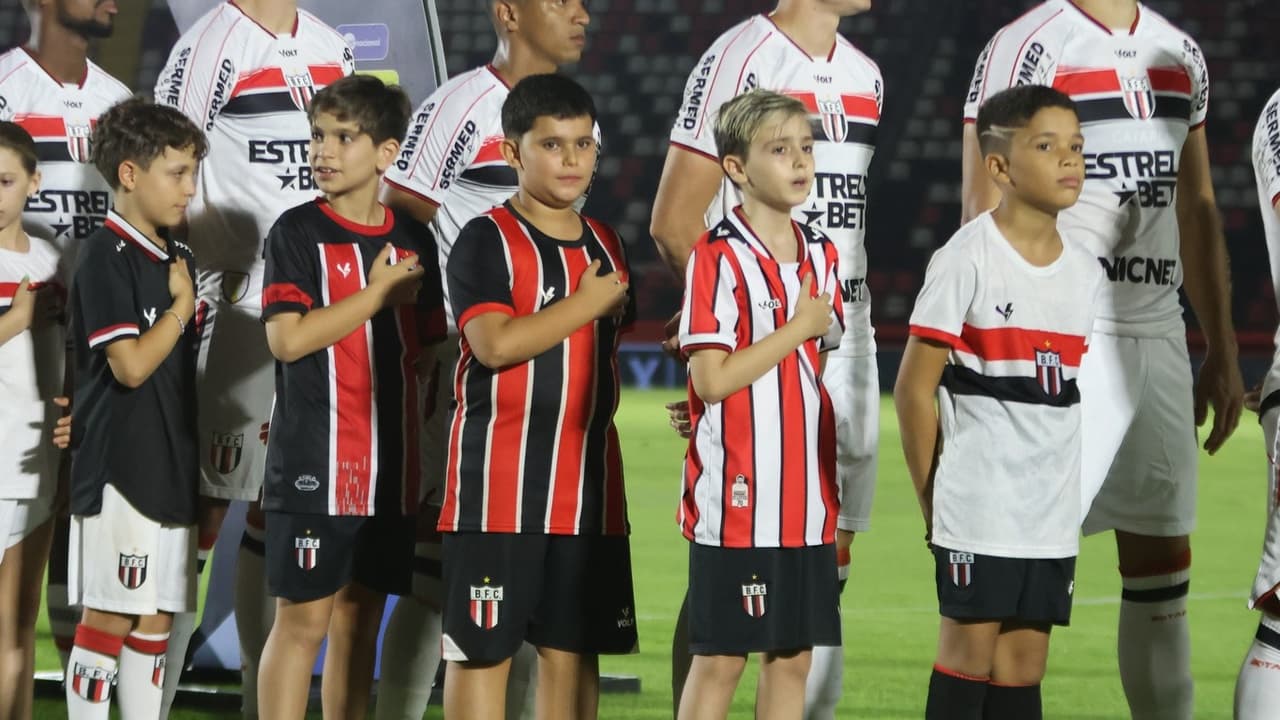 Botafogo-SP x Chapecoense: Onde assistir, horários e linhas da partida da Série B.