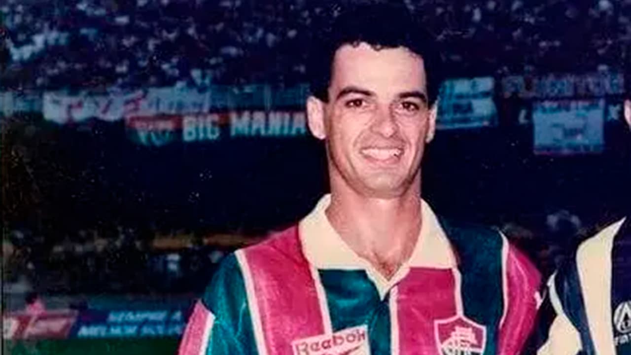 O meio-campista da campanha carioca de 1995 coloca o chip nas costas do Fluminense na final contra o Flamengo