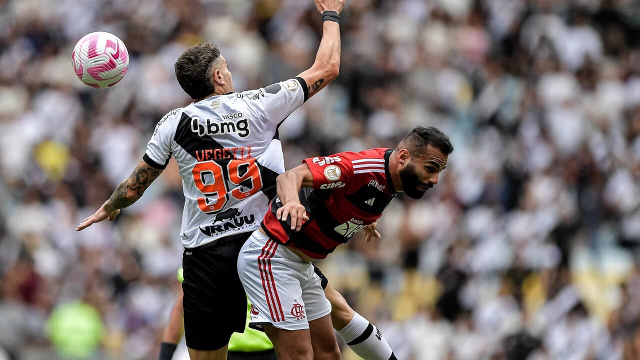 Torcedores de Vasco e Flamengo brigam no Maracanã antes do clássico