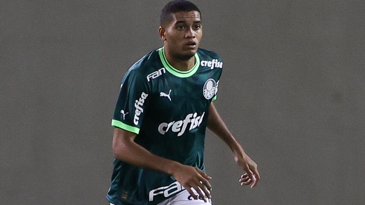 Zagueiro Sub-20 do Palmeiras comemora classificação final do Campeonato Brasileiro e projeta: 'Qualquer hesitação pesa'