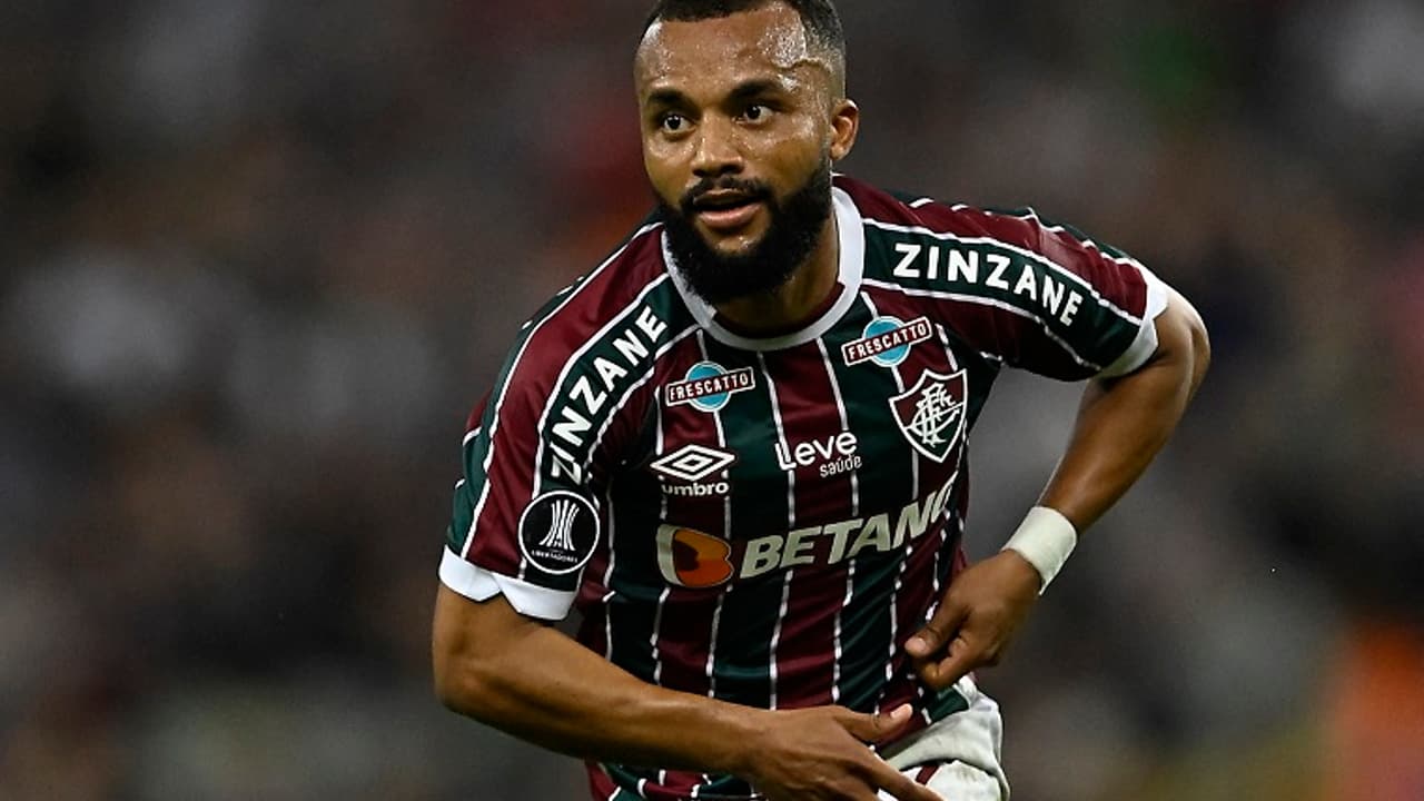 #LancecomFlu: O abraço do ‘anjo’ transformou Samuel Xavier, e o lateral virou o talismã do Fluminense na Libertadores.