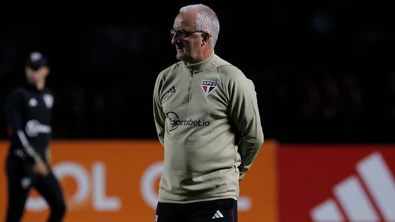 Dorival se posiciona fortemente contra a depilação no futebol sul-americano e pede que sejam aplicadas regras do basquete