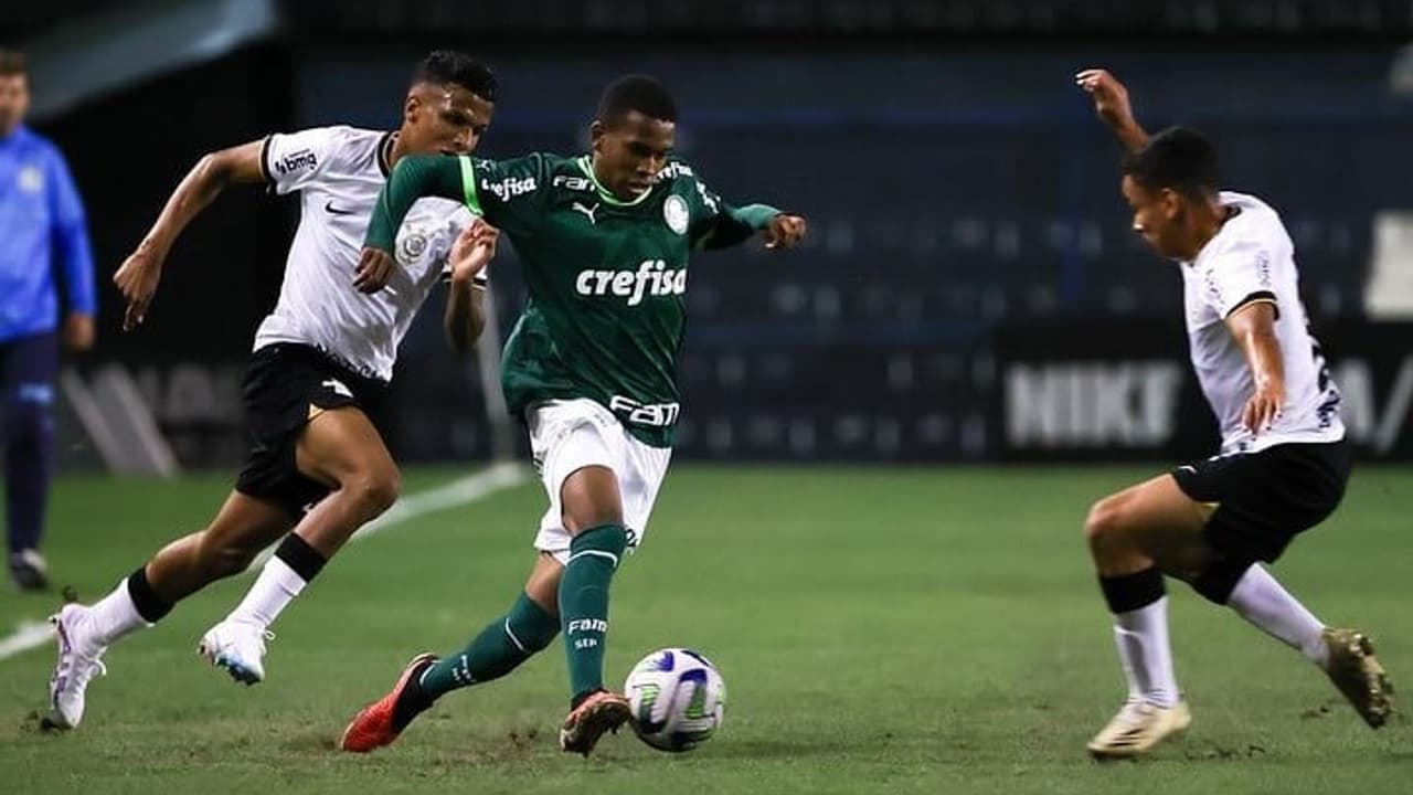 Estevão marcou, Palmeiras venceu o Corinthians e o Brasileiro também chegou à final do Sub-17