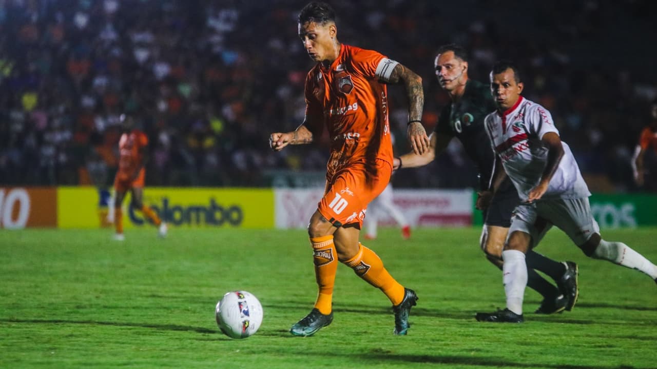 O meia Camboriú mostra a preparação para o duelo contra o Bahia