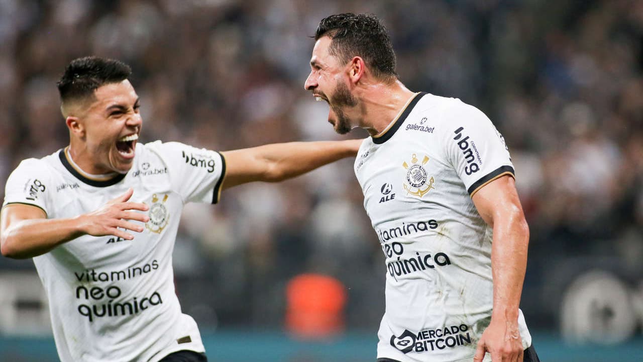 Giuliano cresceu com o ‘papai’ Ronnie no Corinthians e o orientou em sua nova função.