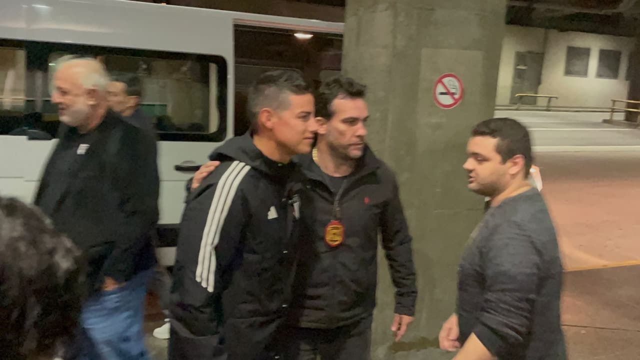 Lança!   Veja a filmagem exclusiva da chegada de James Rodríguez a São Paulo no aeroporto: veja