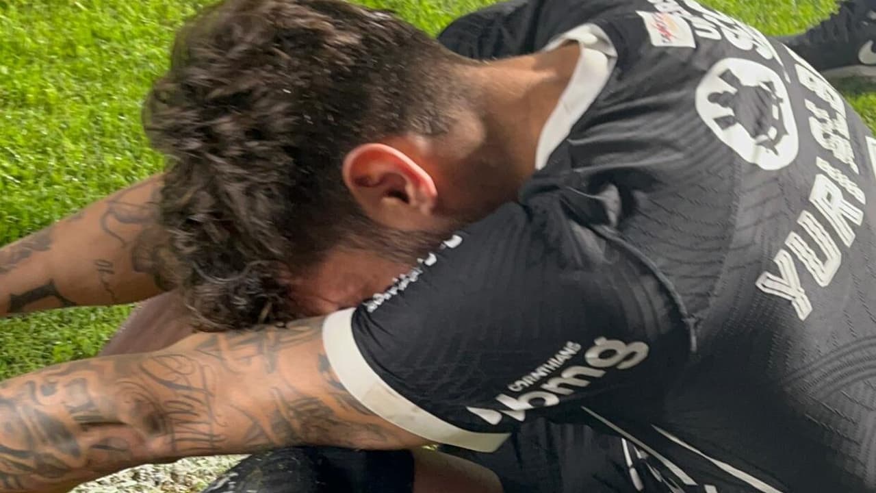 Após ser desmoralizado pelo Corinthians, Yuri Alberto cumpre promessa inusitada no campo onde atua