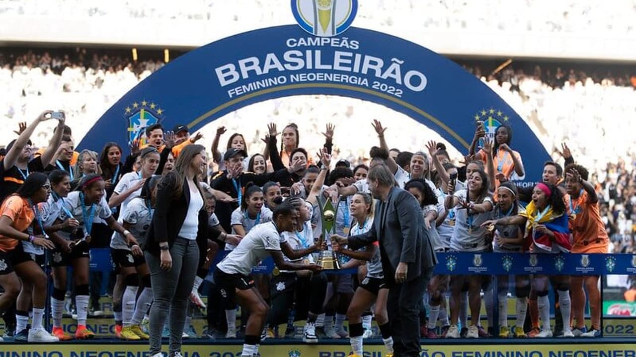 Quais times conquistaram troféus no Brasileirão Feminino?