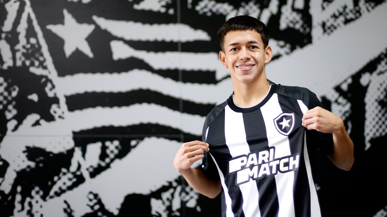 Muito feliz, Matías Segovia se diz honrado em chegar ao Botafogo.