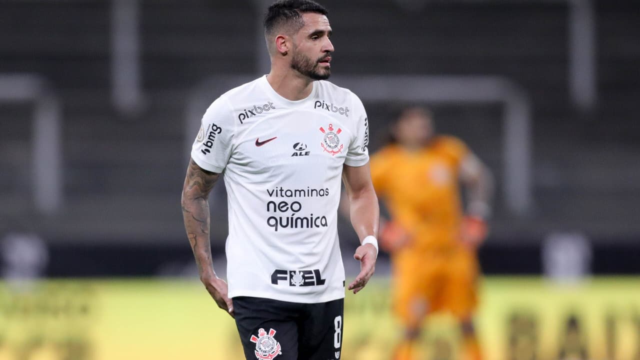 Renato Augusto avaliou a reviravolta do Corinthians e elogiou o elenco por ‘crescer na hora certa’.