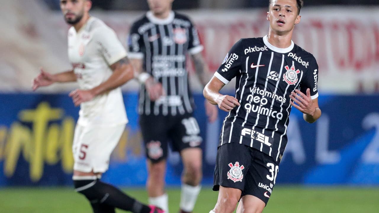 Depois de ‘encher os olhos’ para Luxemburgo, meio-campista perde vaga no Corinthians