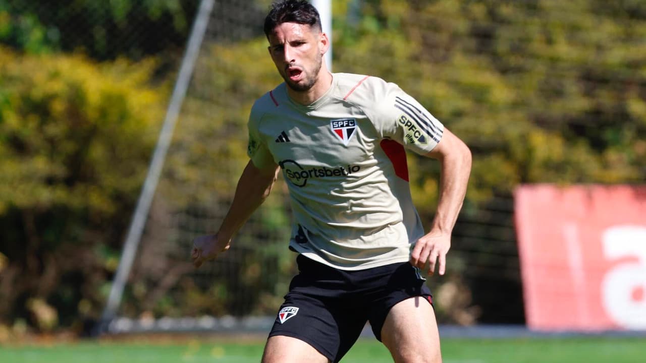 São Paulo encerrou a preparação e deve haver mudança no meio-campo contra o Palmeiras