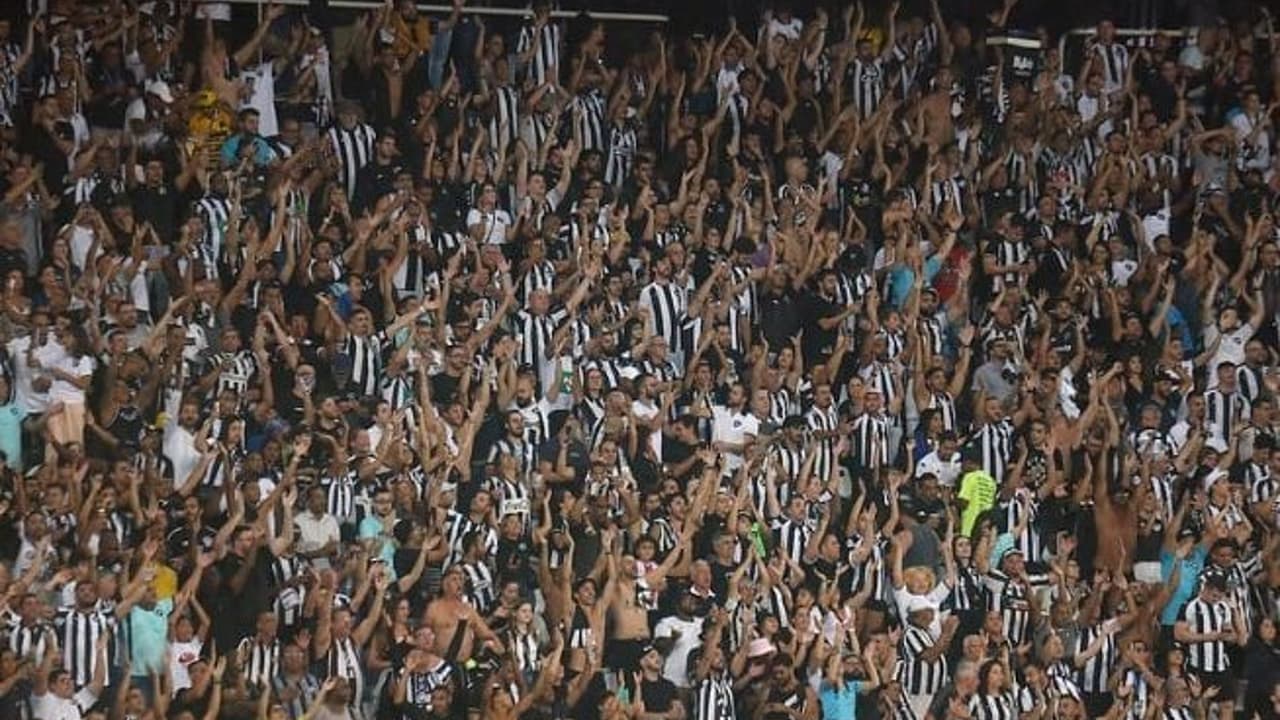 Botafogo é convocado no STJD após uso organizado de slogan interpretado como apologia fascista.