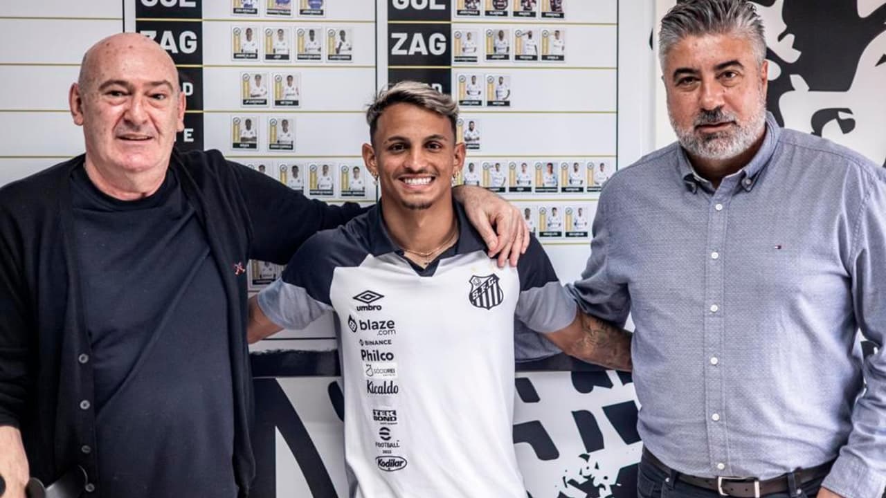 Santos anuncia novo contrato de Weslley Patati