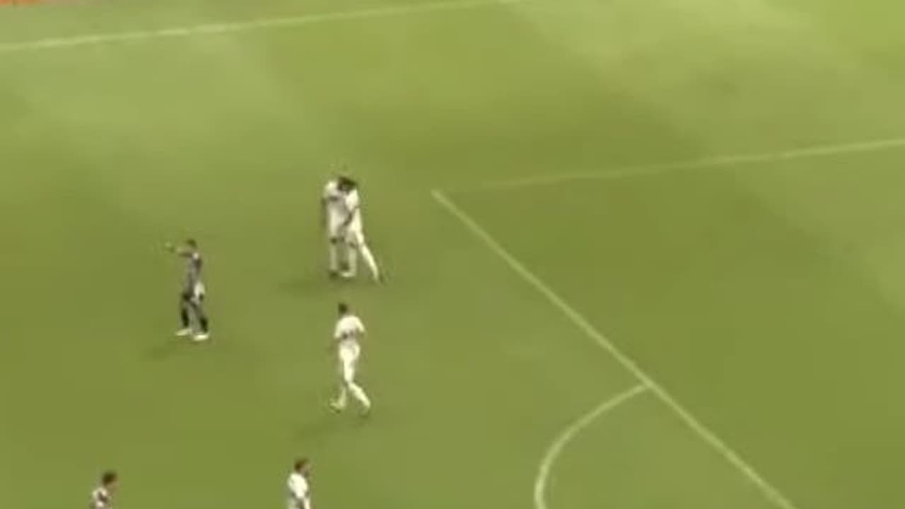 VÍDEO: Veja o momento da cabeçada de Diego Oliveira em Kuscevic durante a partida entre Atlético-MG e Coritiba