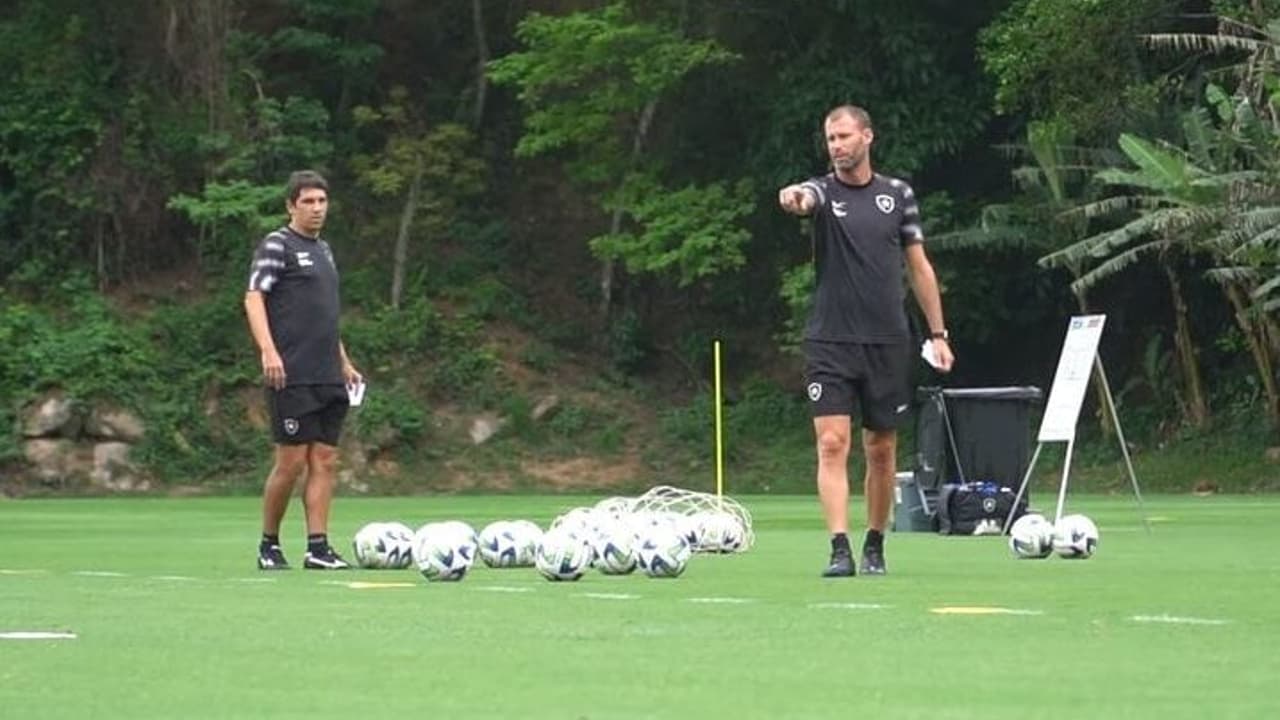 Lúcio Flávio fala sobre os desafios do Botafogo nas últimas etapas do Brasileirão e Carli agradece à diretoria pela confiança