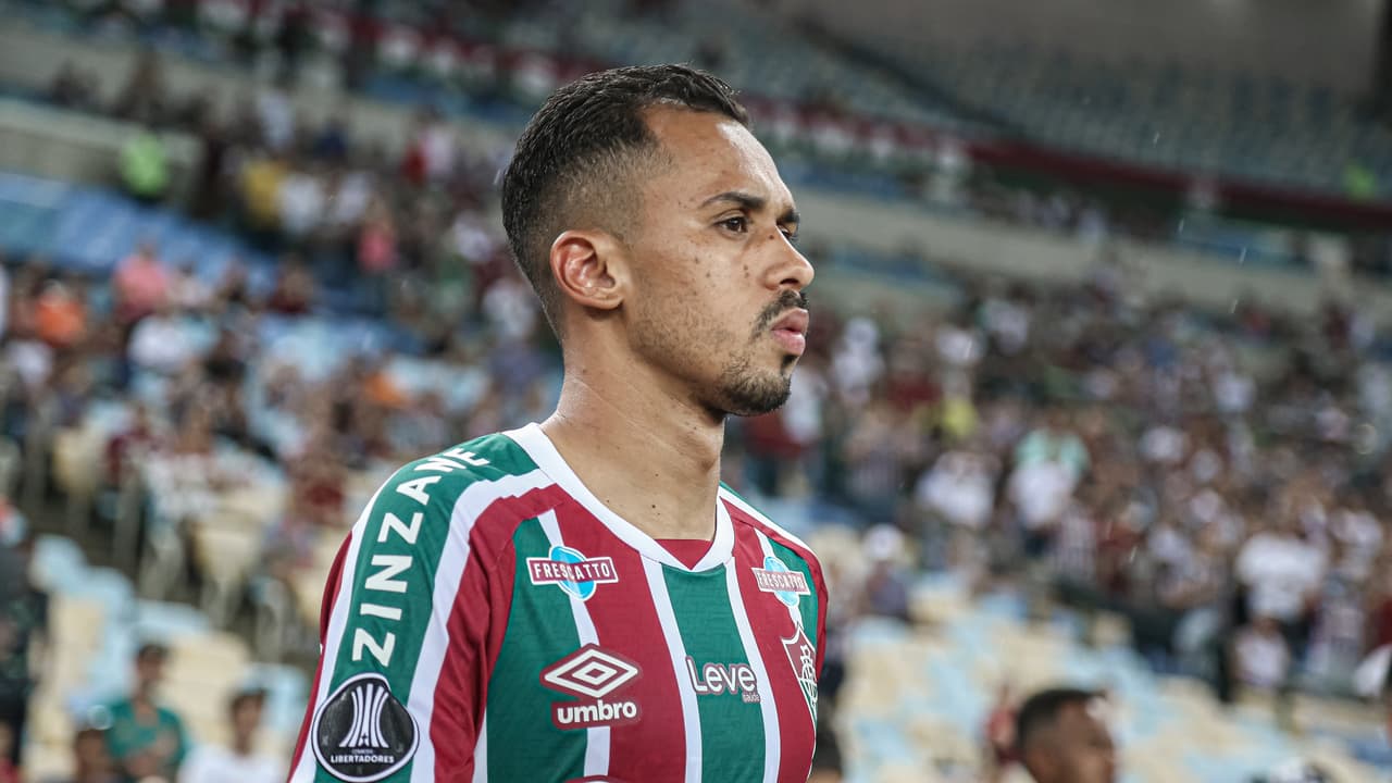 Lima, que foi titular no jogo da Libertadores, se afasta para provar que reivindicou sua passagem com a camisa do Fluminense.