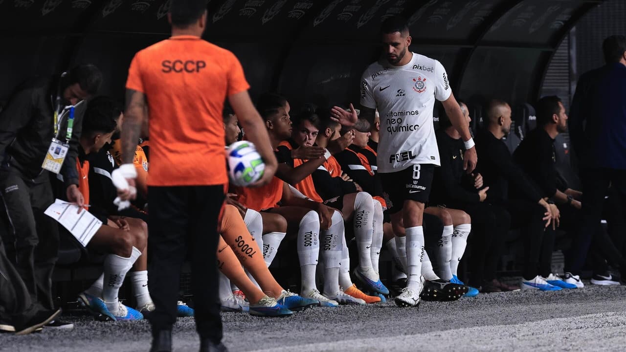 Problema na panturrilha de Renato Augusto não deve preocupar o Corinthians, mas foi fruto de recuperação acelerada da última vez